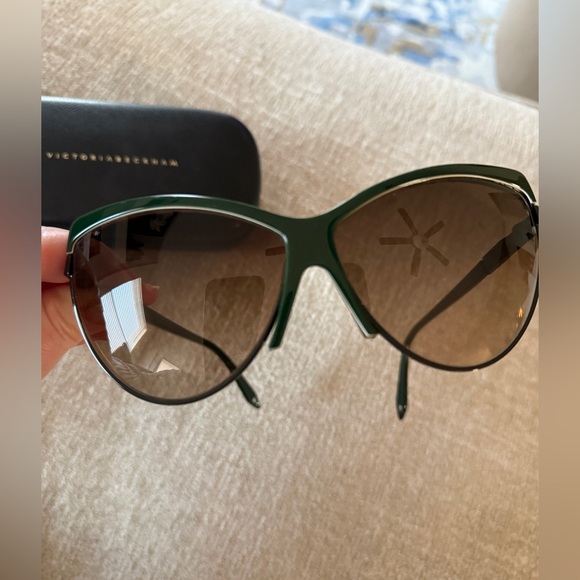 Victoria Beckham Dark Green Cat-Eye Sunglasses - Picture 2 of 11
